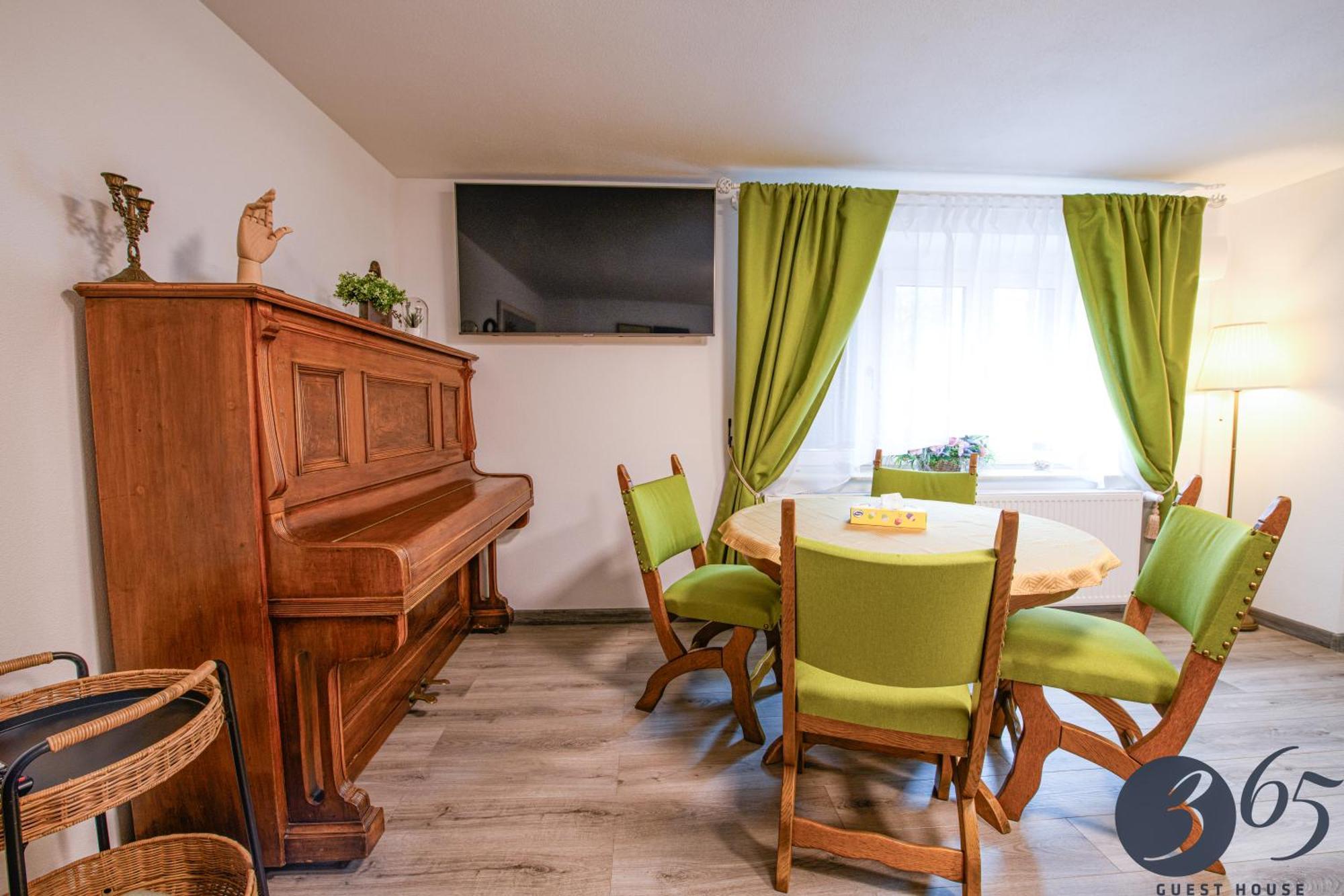 365 Guest House Хунедоара Екстер'єр фото